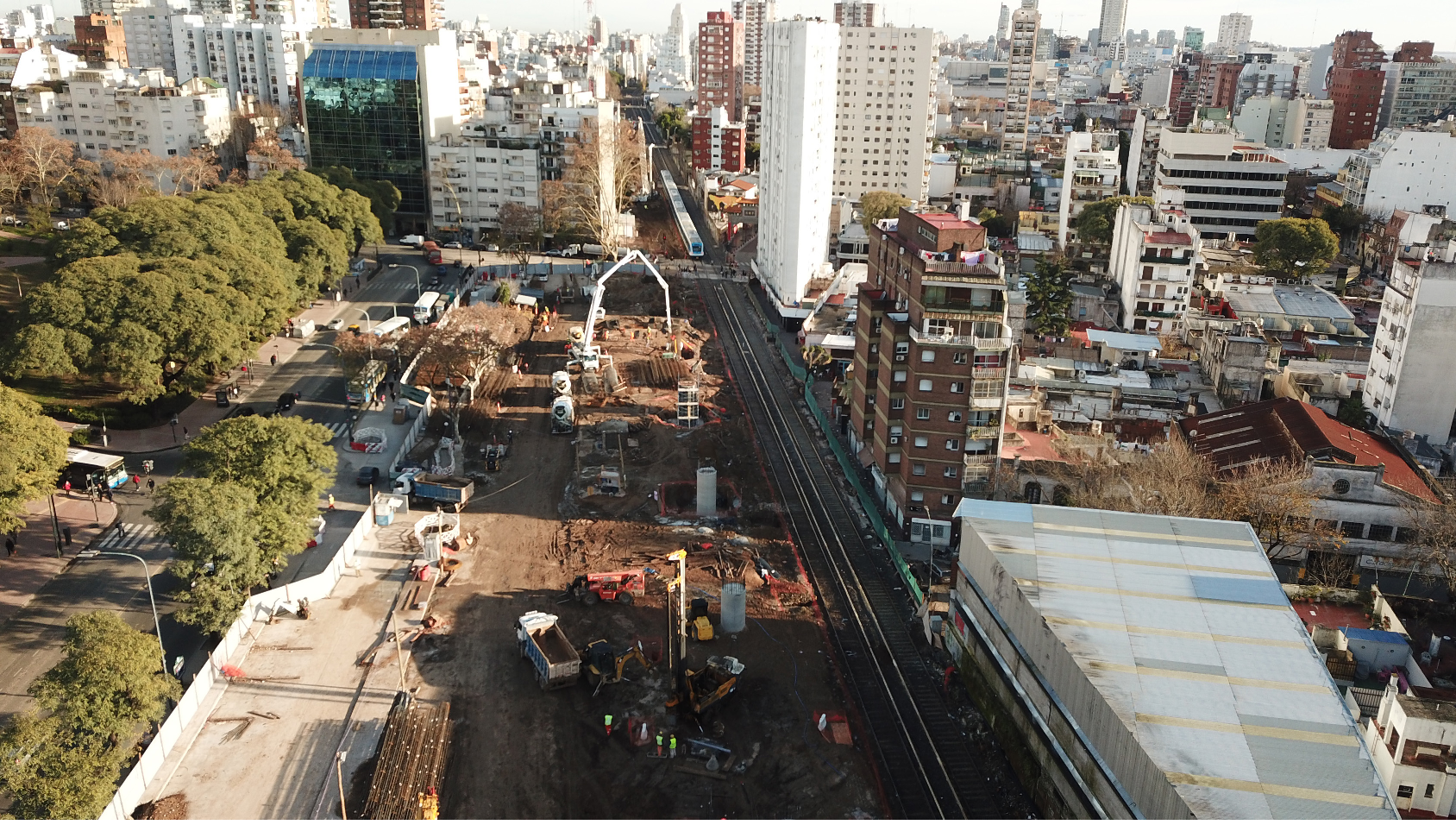 Megamáquinas constroem viaduto ferroviário em Buenos Aires