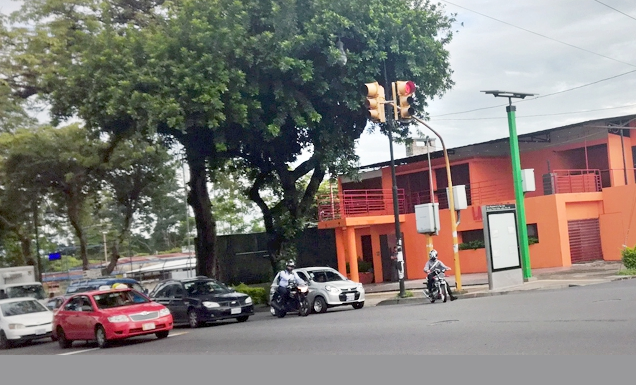 Na cidade de San José, capital da Costa Rica, 73% dos cruzamentos com semáforos são alimentados por energia solar