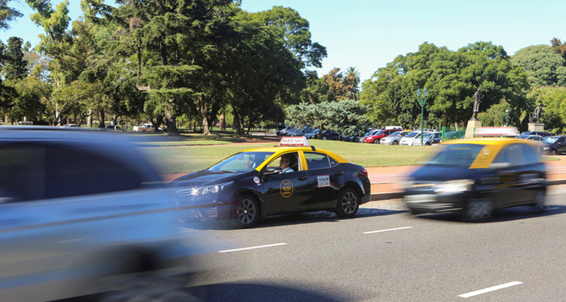 Una ley para modernizar el servicio de taxis