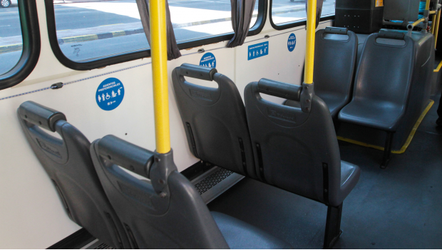 Seis assentos preferenciais nos ônibus de Montevidéu