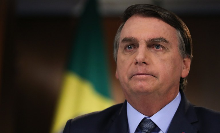 Bolsonaro veta ayuda de emergencia de 790 millones de dólares al transporte público en Brasil
