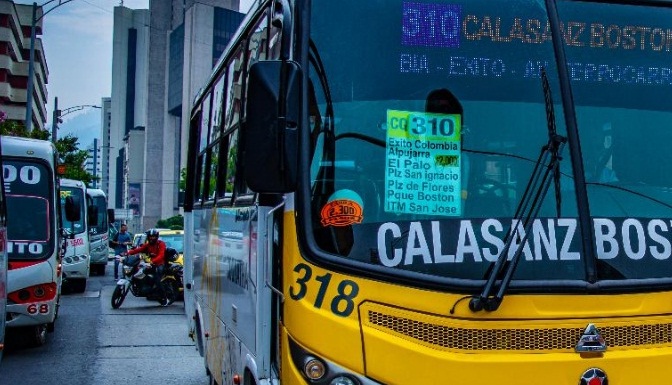 Medellín e banco de desenvolvimento criam linha de 18,37 milhões de dólares para a renovação de veículos de transporte público com mudança para tecnologia elétrica e para reequilíbrio dos operadores