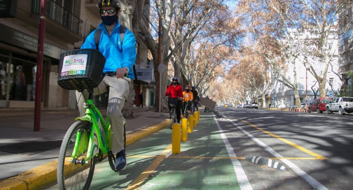 No âmbito do programa ‘En la Bici’, para residentes e turistas, um Curso Avançado de Assistente de Mecânica de Bicicleta promovido pelo governo da Cidade de Mendoza, Argentina