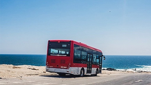Un concurso público permitirá la implementación de un electrocorredor en la ciudad portuaria de Antofagasta, en el norte de Chile, con una flota de 40 buses con “estándar Red”