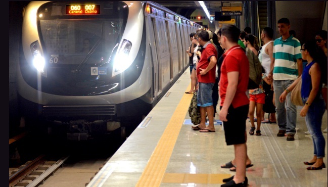 Una ley en el Estado de Río de Janeiro, Brasil, exige que los sistemas de trenes, metros y barcos proporcionen información actualizada a los pasajeros con discapacidad auditiva