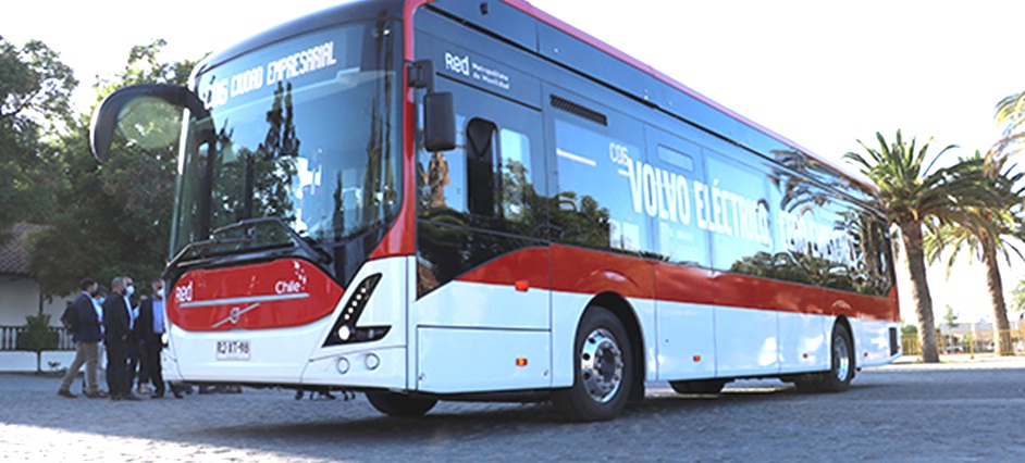 Ônibus elétrico Volvo começa período experimental no Chile