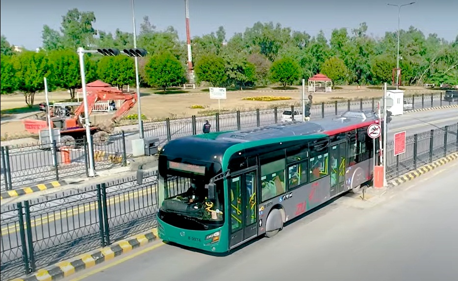 O know-how da consultora brasileira Logit em dois projetos de BRT nas cidades paquistanesas de Peshawar e Karachi