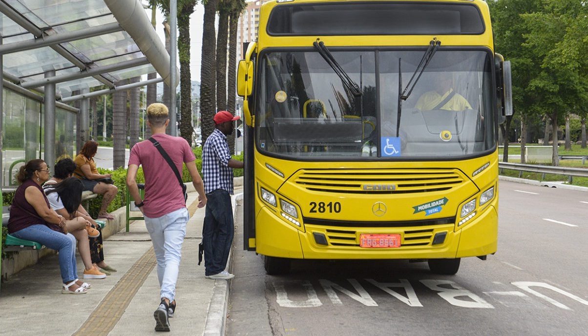 Relatório mostra que os sistemas organizados de transporte público por ônibus urbanos, presentes em 2.901 municípios brasileiros, tiveram perdas que somam 5,56 bilhões de dólares em 24 meses da pandemia