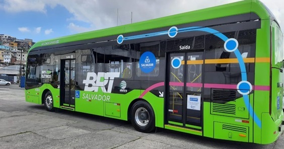 O sistema Bus Rapid Transit (BRT) de Salvador, capital do estado brasileiro da Bahia, entrou em fase de testes no dia 30 de setembro. A operação efetiva está prevista para novembro próximo