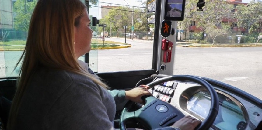 Em Santiago, ônibus com sensores para detectar pedestres e ciclistas
