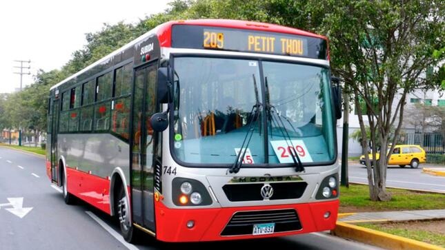 Um total de 2,4 km de novas faixas exclusivas para ônibus garante economia de tempo de viagem de até 15 minutos em ambas as direções do corredor Vermelho, informa a Autoridade de Transporte Urbano de Lima e Callao (ATU)
