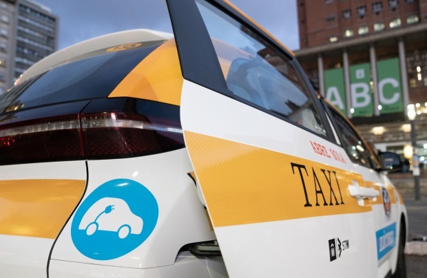 Montevideo ya cuenta con 140 taxis eléctricos